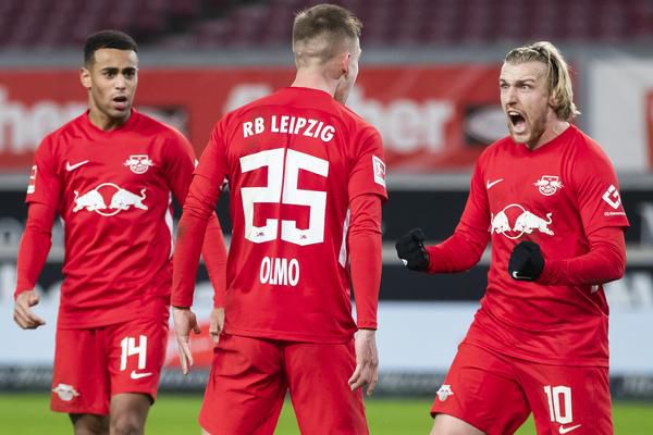 RB Leipzig bovenaan in Bundesliga na overwinning bij Stuttgart