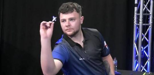🎥 | Deze onbekende darter brak bijna DIT wereldrecord van Peter Wright