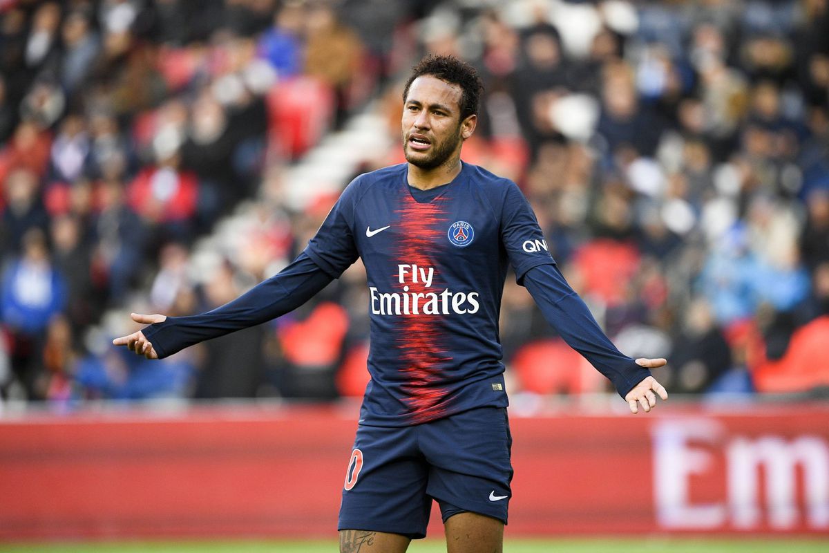 Neymar komt dikke week te laat voor eerste training bij Paris Saint-Germain