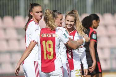 Ajax Vrouwen slacht Friezinnen van sc Heerenveen he-le-maal af