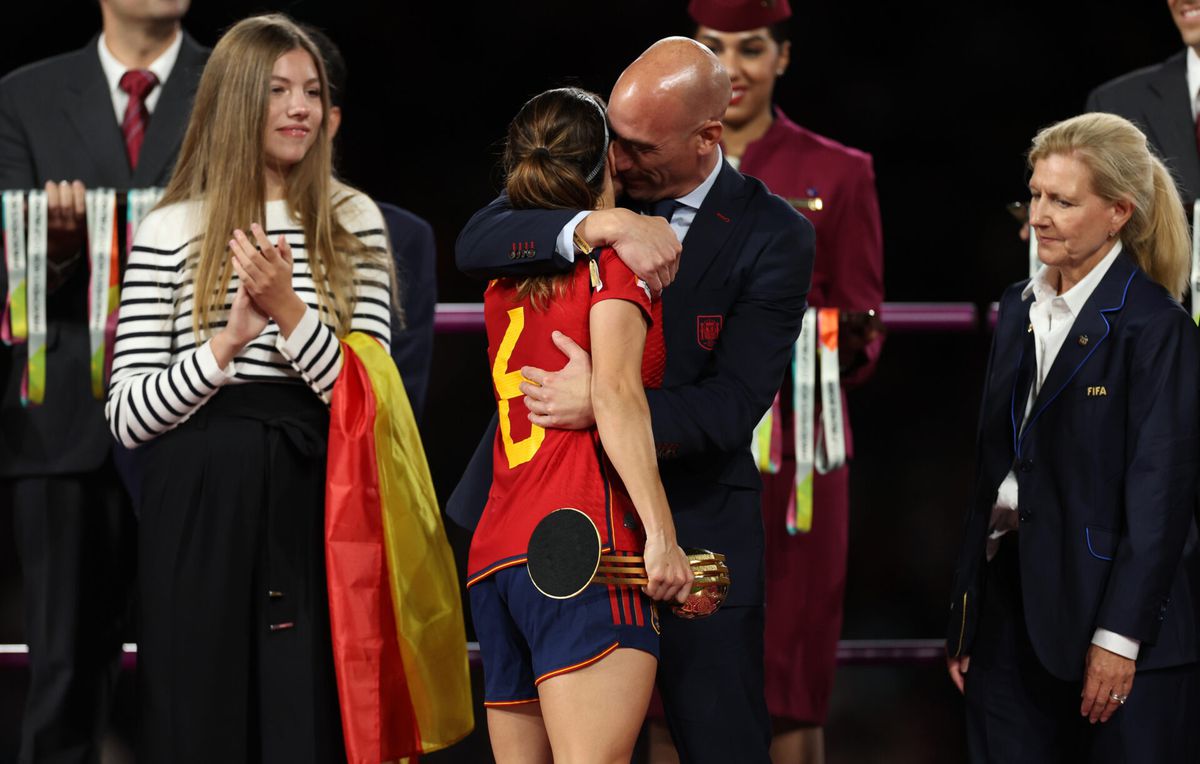 Woede in Spanje om kus op mond Hermoso bij WK-finale: 'Dit is seksueel geweld'
