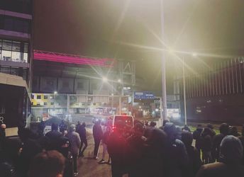 'Ajax-fans willen bus opwachten bij ArenA, maar spelers ontsnappen aan confrontatie'