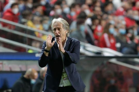 Ajax-tegenstander in beroep tegen schorsing van trainer