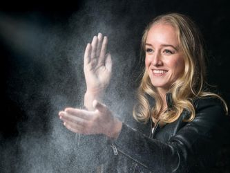 BIZAR! Olympisch kampioene Sanne Wevers krijgt de vraag of ze ouder dan 16 is