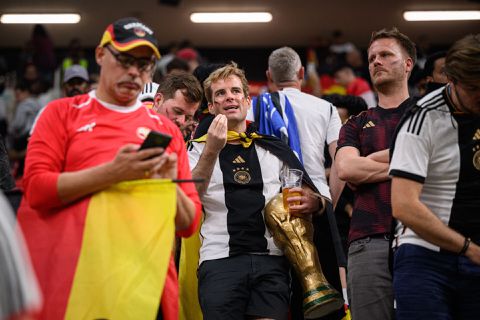 🎥  | Enkele Duitse fans misdragen zich na uitschakeling: 'Fuck you Taliban'