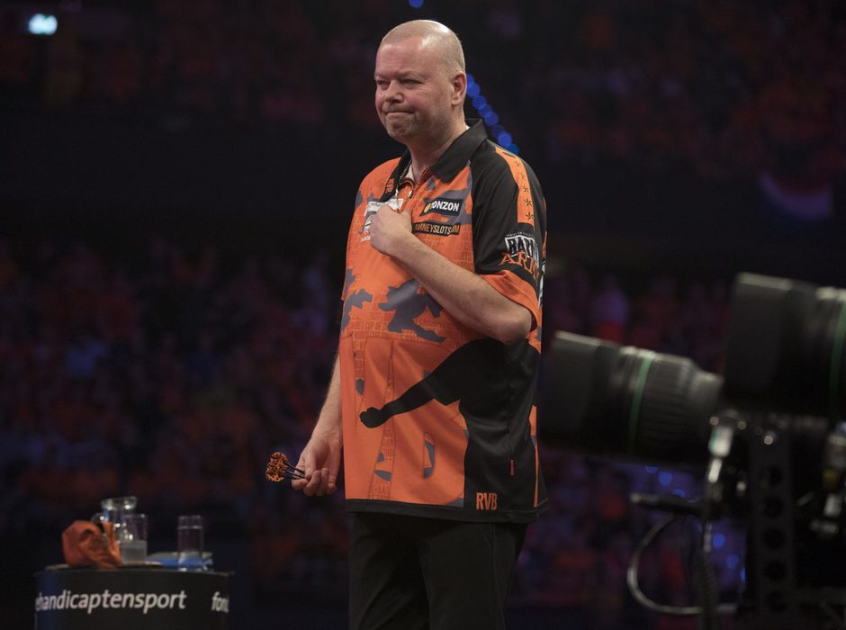 Van Barneveld en De Zwaan door op German Darts Open, mooie rentree Van der Meer