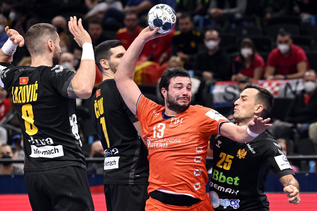 Kan je een beetje handballen? Nederlands handbalteam heeft je nodig na lawine coronabesmettingen