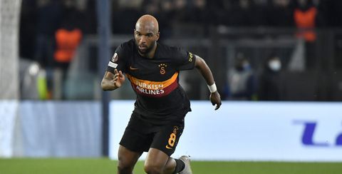 Ryan Babel blijft in Turkije voetballen, maar nu op 2e niveau