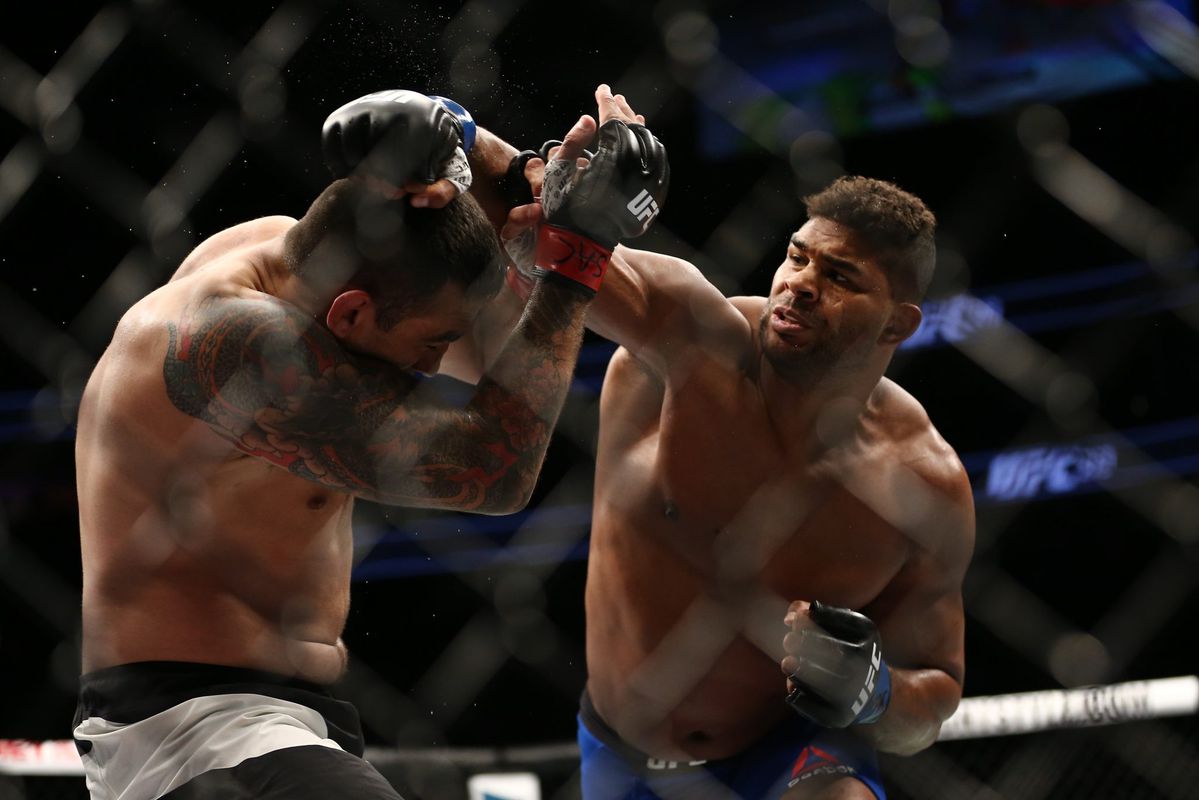 Overeem daagt Ngannou uit: ‘Niemand dringt voor!’