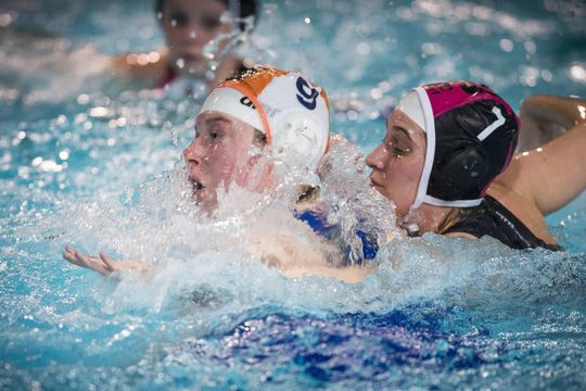 Waterpolosters gaan kopje onder tegen VS bij afsluitend potje op trainingsstage