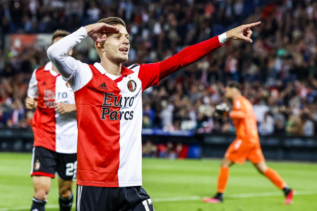 Sebastian Szymanski is op tijd fit voor de topper tussen Feyenoord en PSV