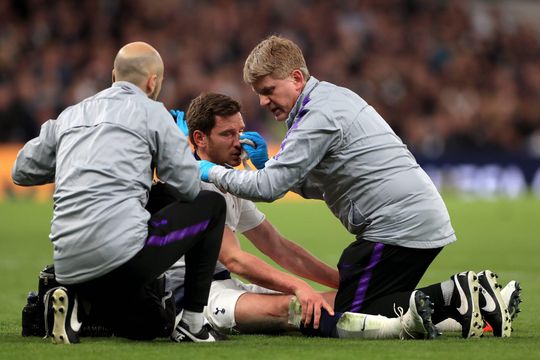 Spurs na medisch onderzoek: Geen hersenschudding bij Vertonghen tegen Ajax