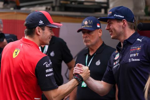 Perschef waarschuwt Max Verstappen dat hij niet mag vloeken: 'Volgende keer doe ik het eerder'
