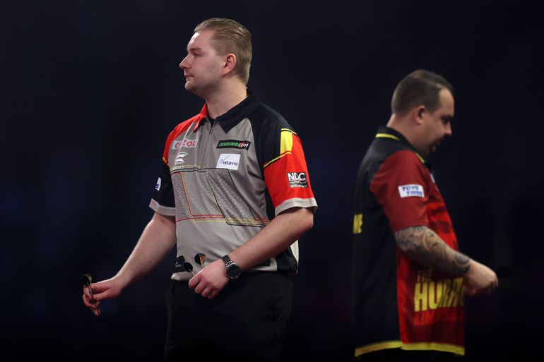 🎥 | Belgisch duo negeert elkaar en geeft dartles aan Finland: wint makkelijk ronde 1 van WK darts