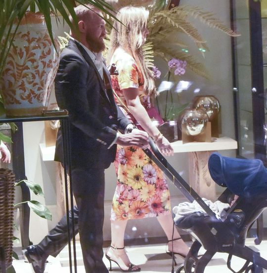 😵‍💫 | Conor McGregor misdraagt zich in Rome en breekt neus Italiaanse dj