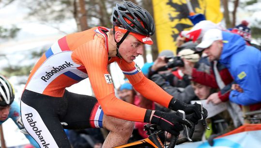 Van der Poel wint MTB-wedstrijd in laatste ronde