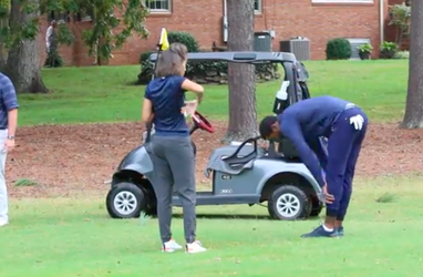 🎥 | Wespen vallen voormalig NBA-ster J.R. Smith aan op de golfbaan: 'Ze steken me kapot!'