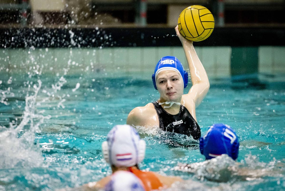 De vraag is niet of, maar hoe de waterpolosters naar de Olympische Spelen gaan