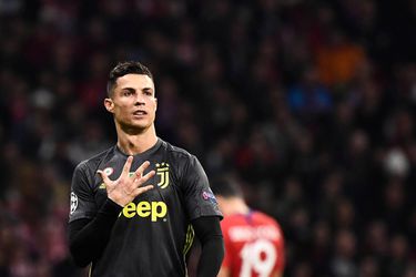 Ronaldo pakt Atletico-fans terug en steekt 5 vingers op