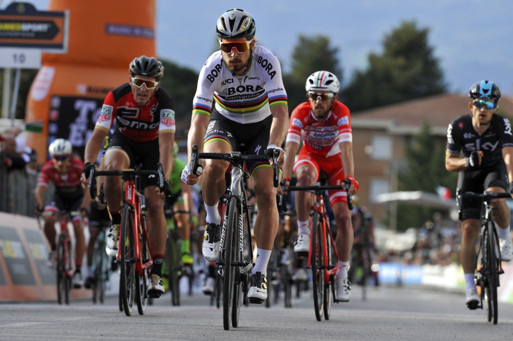 Sagan laat sprinters met overmacht achter zich bij winst 3e etappe Tirreno (video)