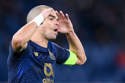 Lief of creepy? Porto-verdediger Pepe: 'Sliep tot mijn 17e bij mijn moeder'