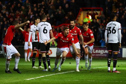 Wrexham (club van Reynolds en McElhenney) stunt bijna opniéuw in de FA Cup