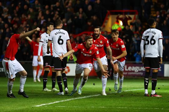 Wrexham (club van Reynolds en McElhenney) stunt bijna opniéuw in de FA Cup
