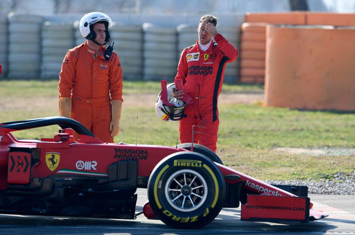 Pech blijft zich opstapelen; Vettels Ferrari valt tijdens ochtendsessie al stil
