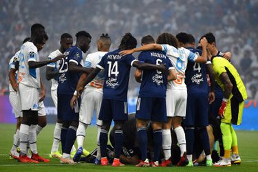 Hachelijk moment in Marseille-stadion: Bordeaux-spits Samuel Kalu zakt in elkaar