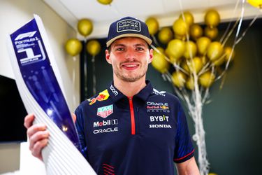 Zo vieren onze sporthelden oud en nieuw: Max Verstappen sluit af met een potje Mario Kart