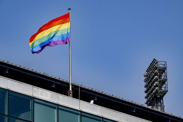 KNVB onderneemt actie: wedstrijd staken na spreekkoren met homo als scheldwoord