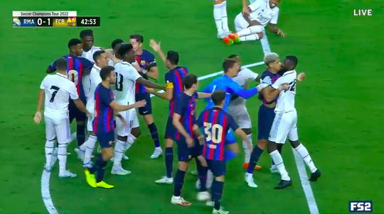 🎥 | Vriendschappelijke Clásico verloopt niet vriendelijk: opstootje tussen spelers