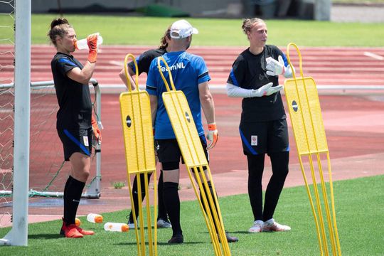 Uitvallen van Spitse komt hard aan bij de Oranje Leeuwinnen: 'Wij hebben het er als groep zwaar mee'