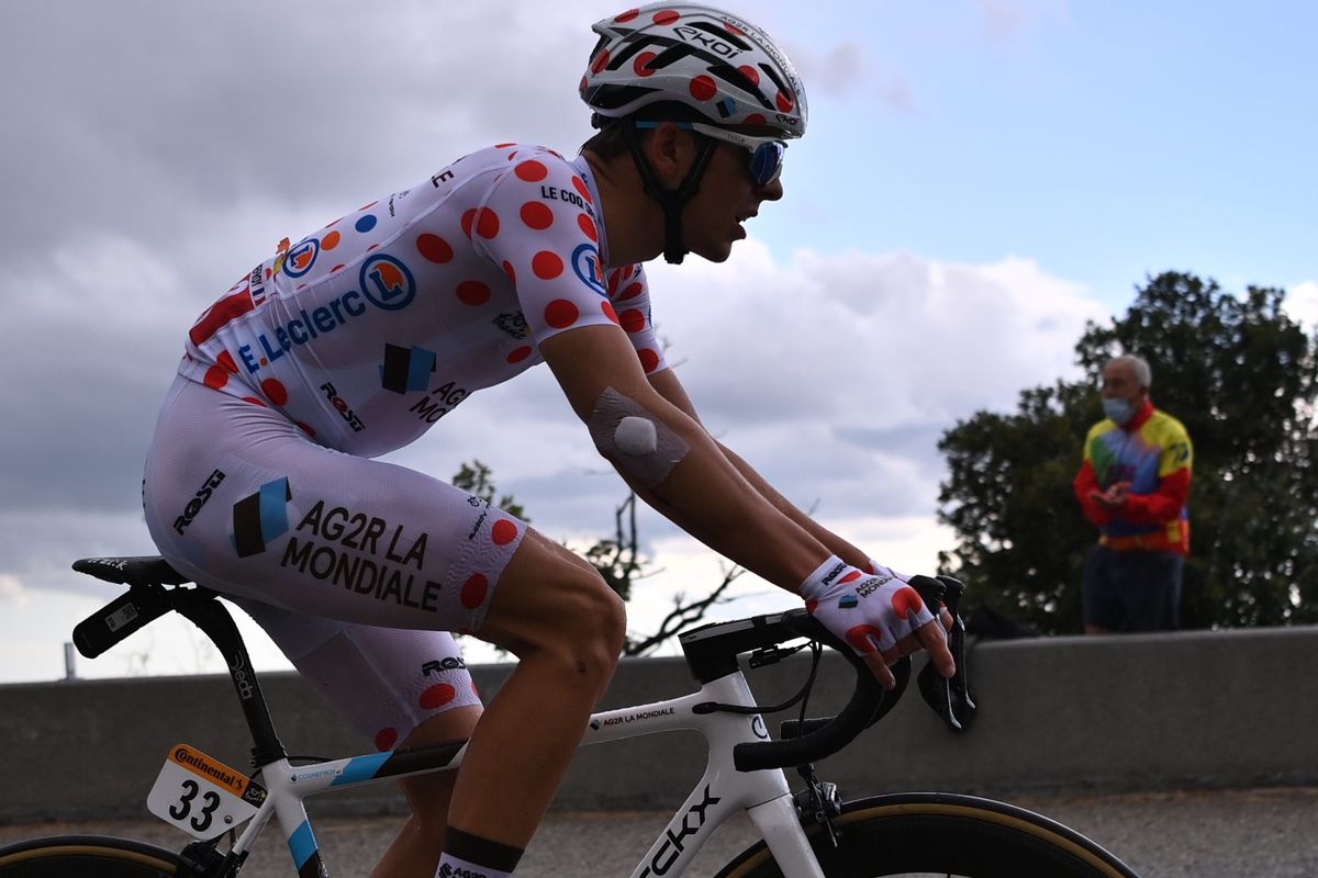 Bizarre ontwikkeling in strijd om bolletjestrui in de Tour: virtuele winnaar uit koers