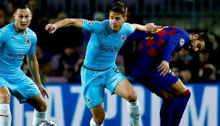 🎥 | Messi tovert met heerlijke actie, maar het is Slavia dat (buitenspel) scoort