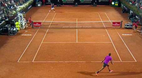 Ontketende Djokovic geeft Del Potro in 1e set geen kans op Romeinse baan (video)