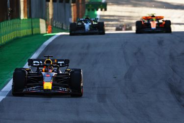 Max Verstappen wint sprintrace in Brazilië dankzij geweldige start