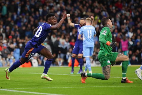 🎥​​🤩​ | WERELDGOAL! Vinicius Junior sprint vanaf eigen helft alles en iedereen voorbij en scoort