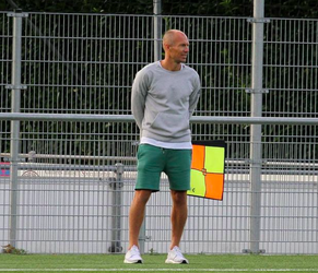 📸 | Alleskunner Arjen Robben: gestopte vedette valt in als vlagger bij wedstrijd van zoon