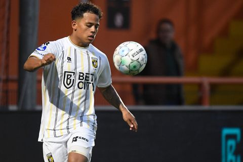 'AZ volop in onderhandeling om Vitesse-uitblinker in te lijven'