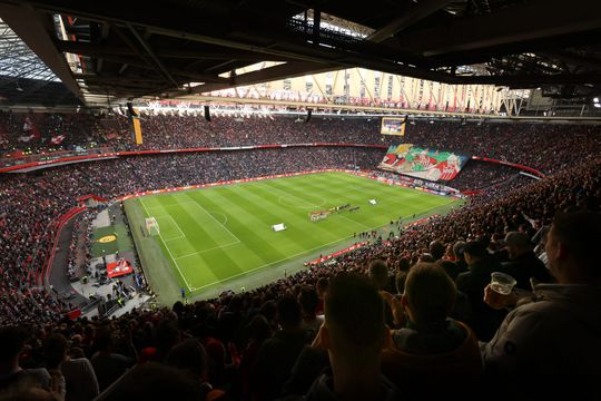 📸 | Ajax-fans maken spandoek met 'Brainfart Aidshoven'