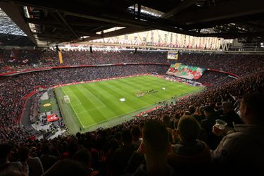 📸 | Ajax-fans maken spandoek met 'Brainfart Aidshoven'