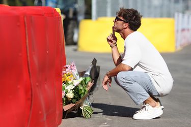 ❤️ | Pierre Gasly legt elk jaar bloemen neer op Spa voor de omgekomen Anthoine Hubert