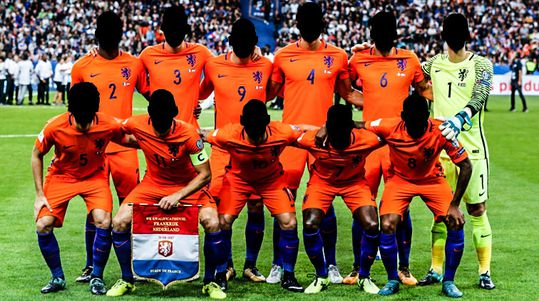 Wat moet de opstelling worden van Oranje tegen Schotland? (poll)