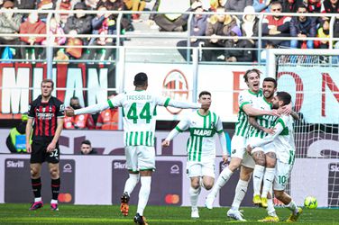 🎥 | Nieuwe domper voor afglijdend Milan: Sassuolo houdt huis in San Siro