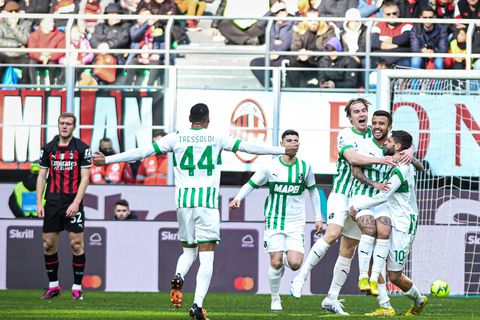 🎥 | Nieuwe domper voor afglijdend Milan: Sassuolo houdt huis in San Siro