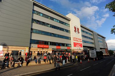 Harry Kane sponsort voor 3e jaar op rij shirt van League Two-club Leyton Orient