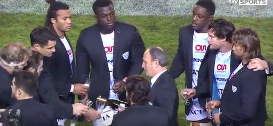 Blazers en champagne: Rugbyers vieren het nieuwe jaar in stijl (video)