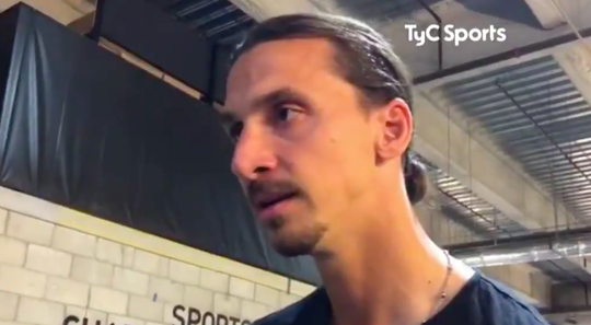 Zlatan Ibrahimovic blaft Argentijnse journalist af: 'Wil je een foto of niet?' (video)