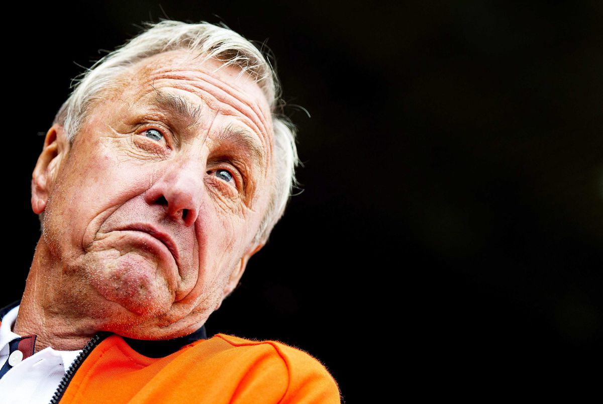 Geschokte Cruyff Foundation overweegt naar rechter te stappen na uitspraken biograaf